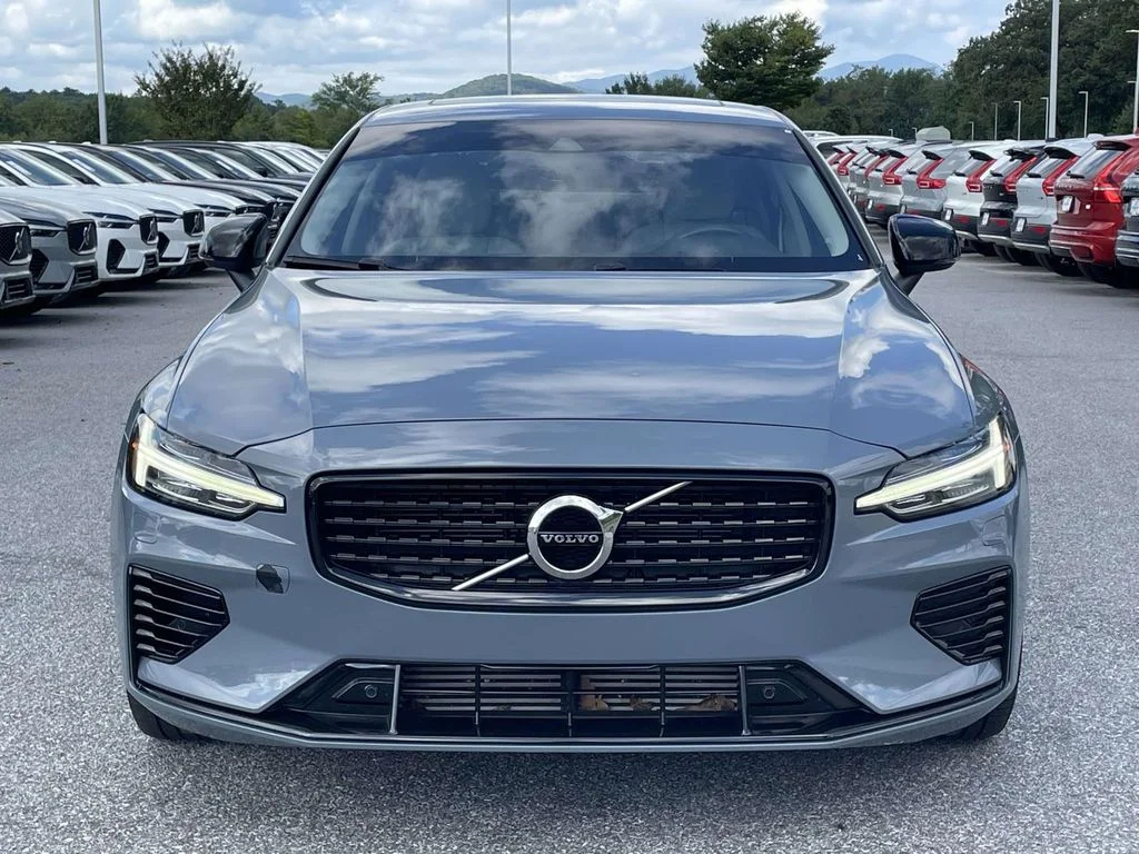 Used 2022 Thunder Grey Metallic Volvo R-Design Expression image 23