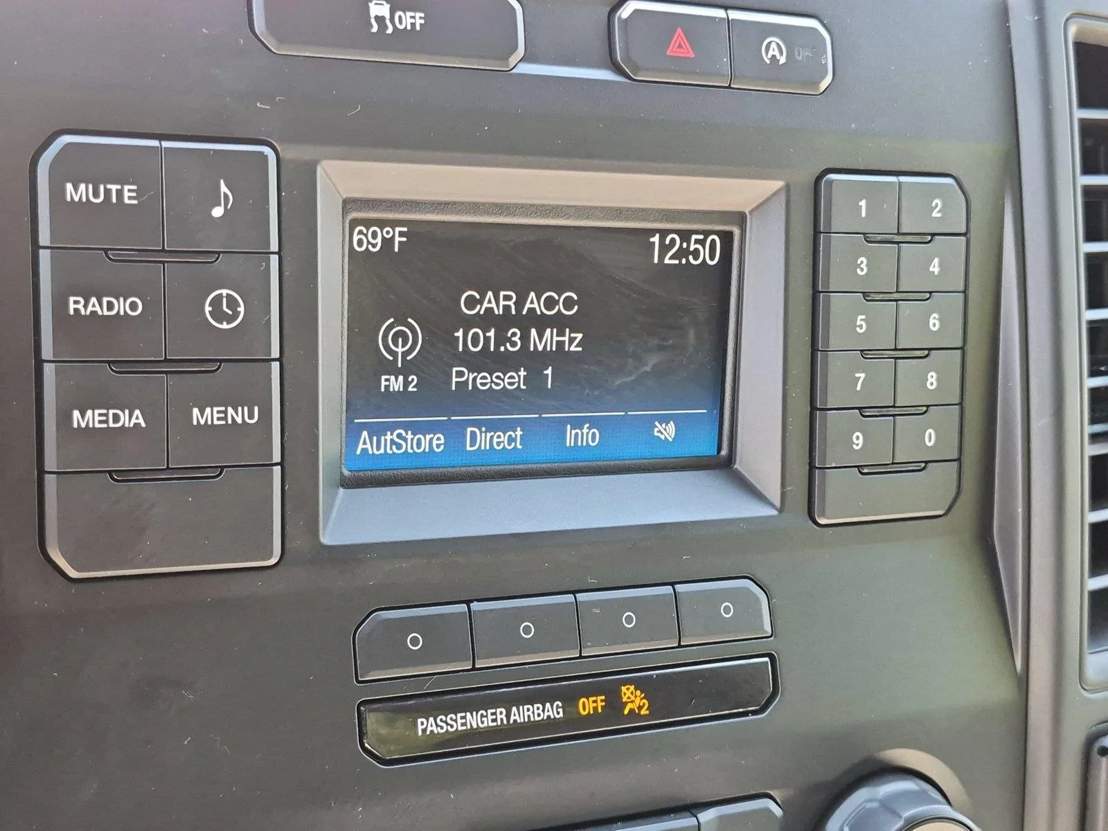 Used 2020  Ford XL image 24