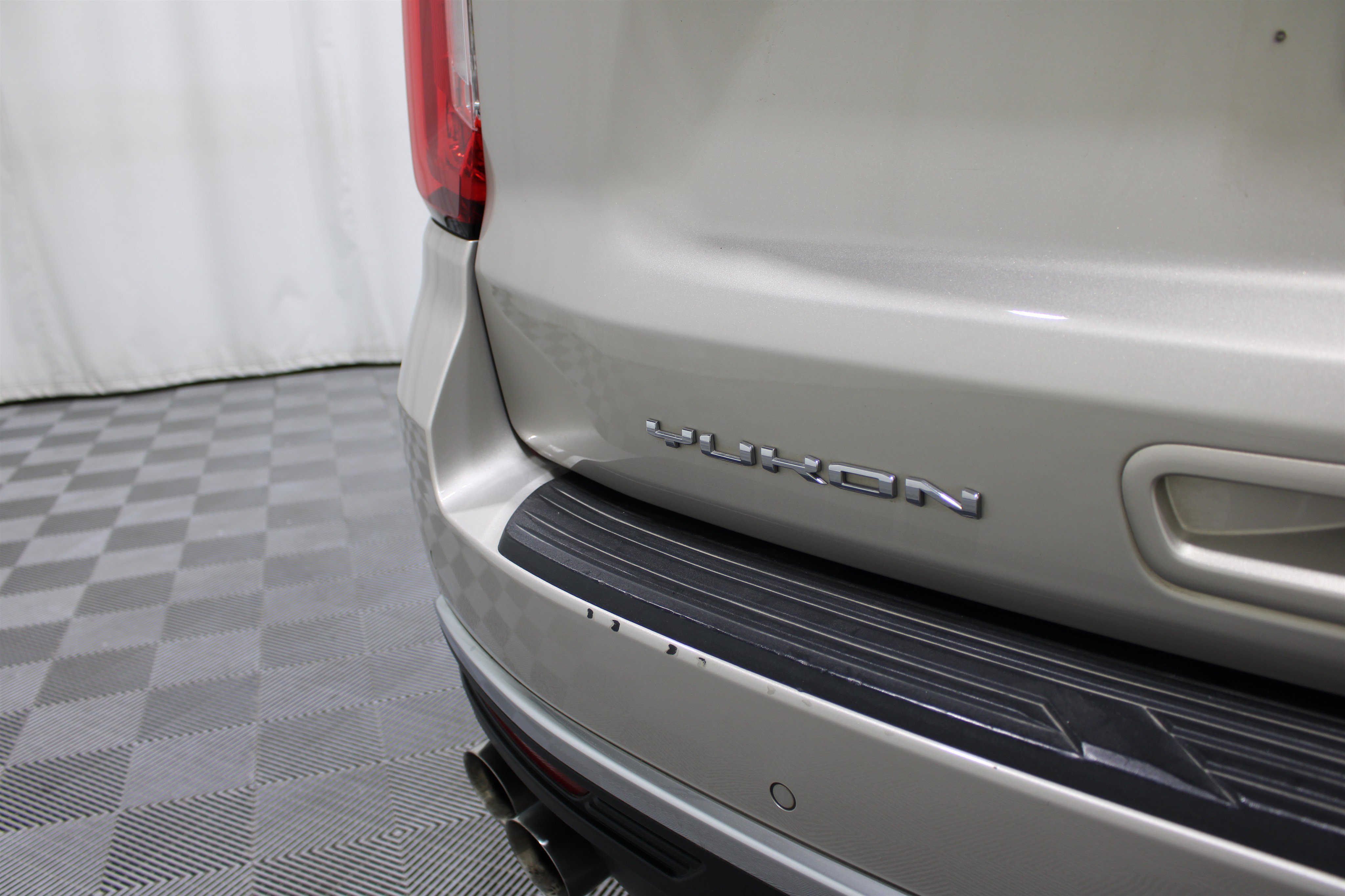 Used 2023 Pearl Beige Metallic GMC Denali image 30