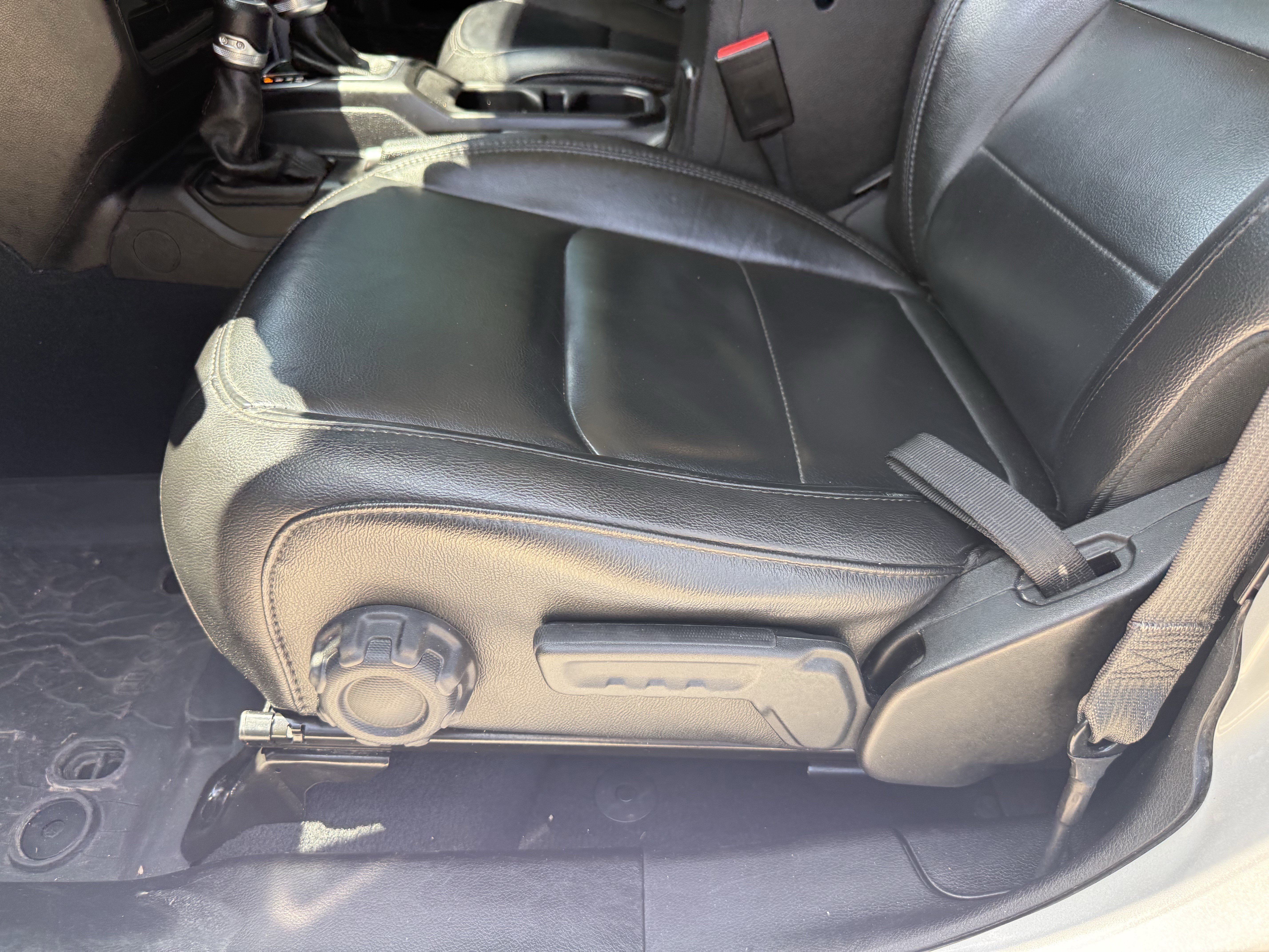 Used 2023 Silver Zynith Clearcoat Jeep Texas Trail image 27