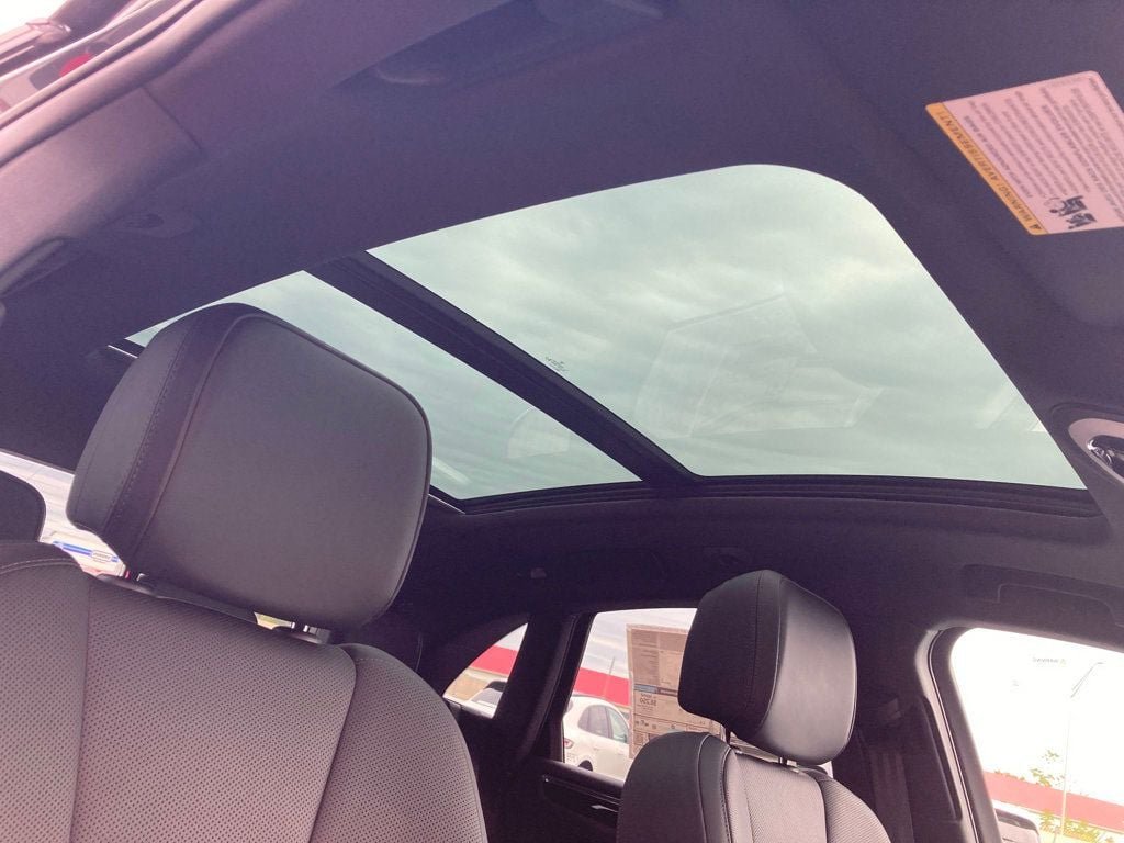 2026 Porsche Macan - Photo 21