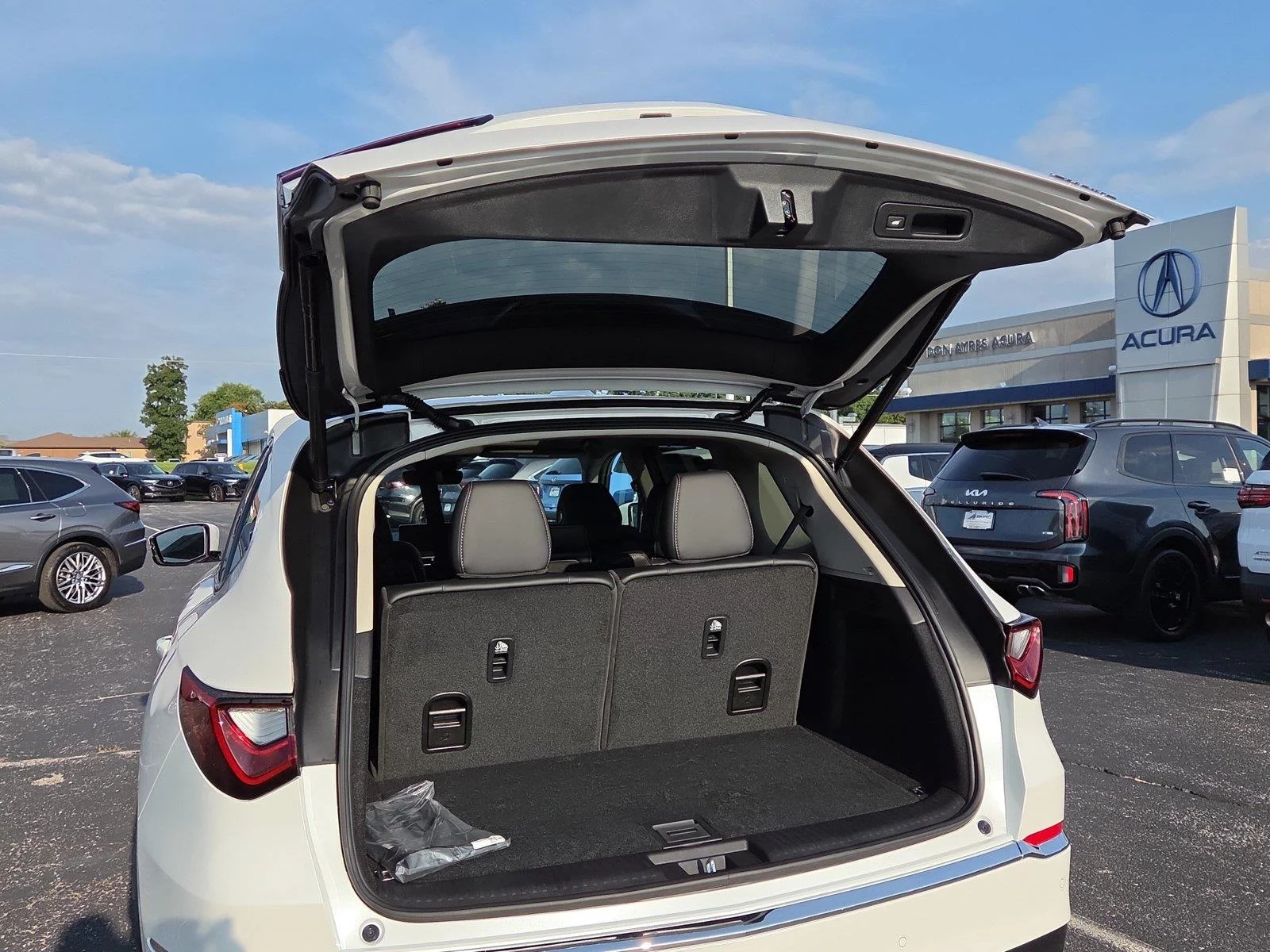 New 2026 Platinum White Pearl Acura w/Technology Package image 30