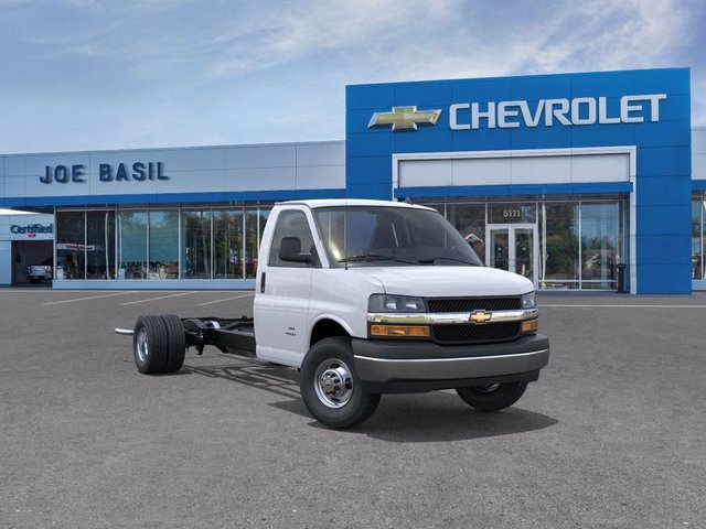 2026 Chevrolet Express Cutaway 3500 1WT