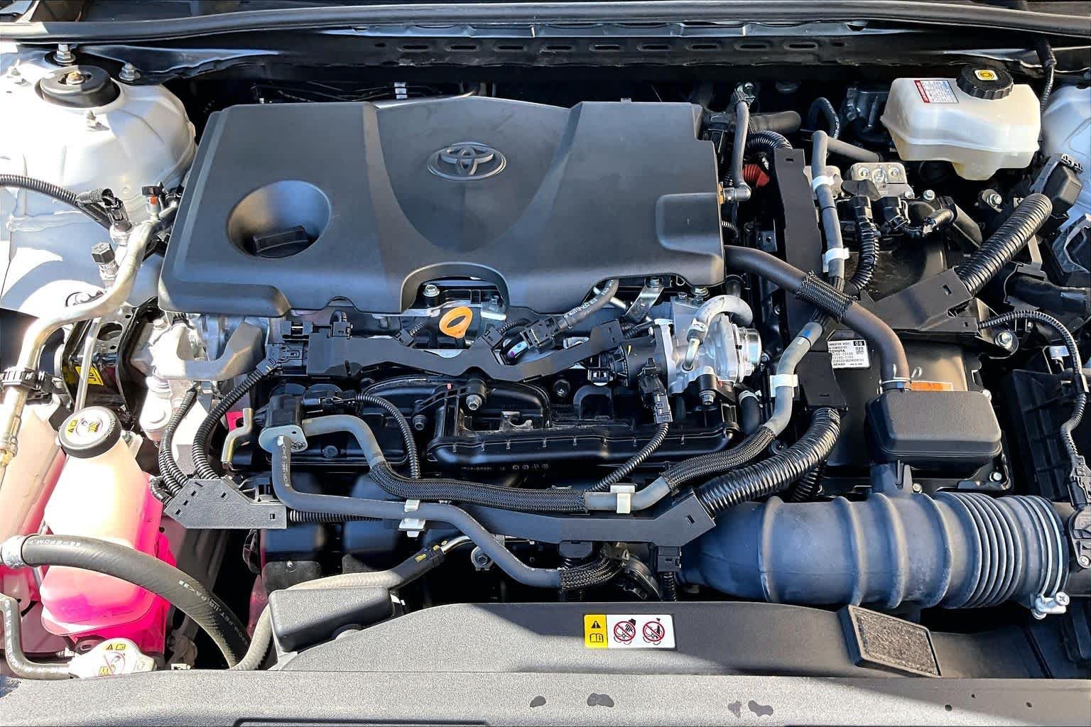 Used 2021 Wind Chill Pearl Toyota Hybrid XLE image 32