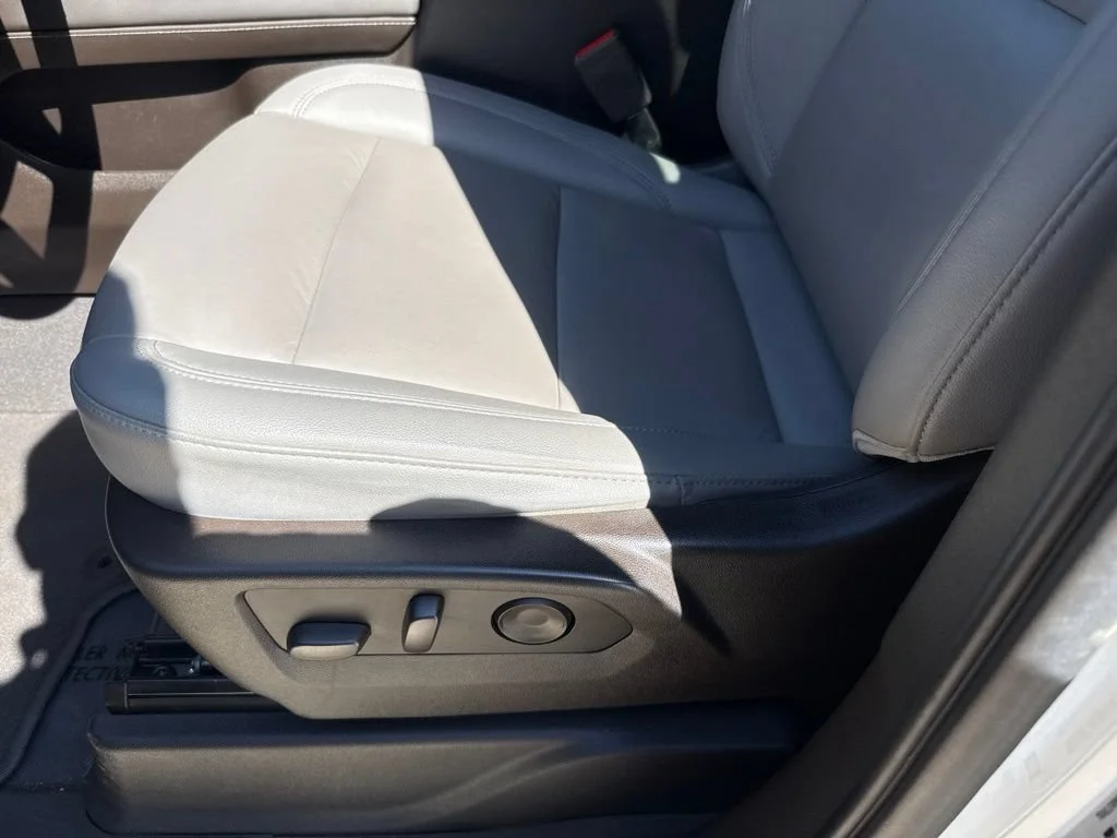 Used 2022 Summit White Chevrolet LT image 3