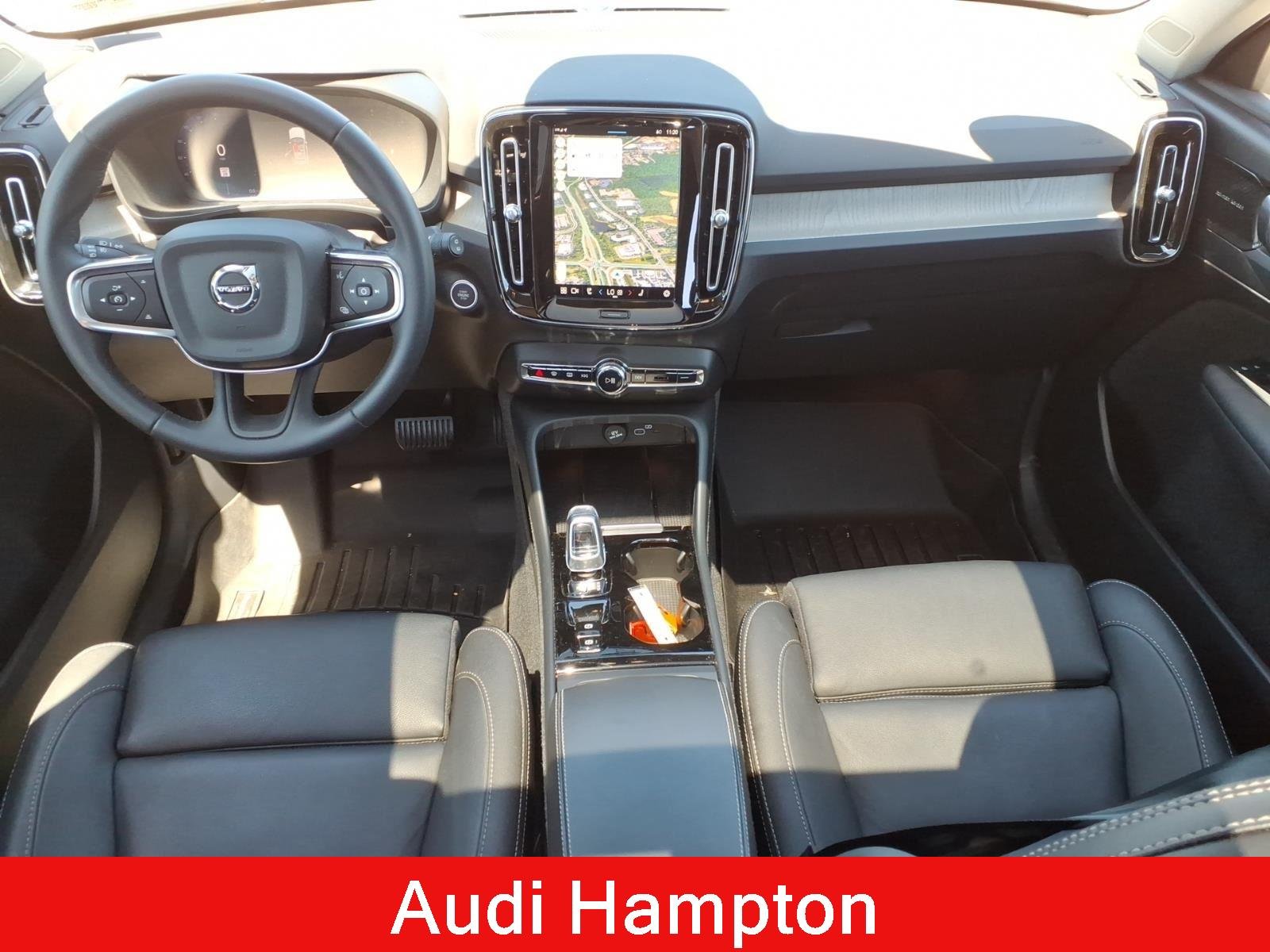 Used 2024 Vapor Grey Metallic Volvo Ultimate Bright Theme image 21