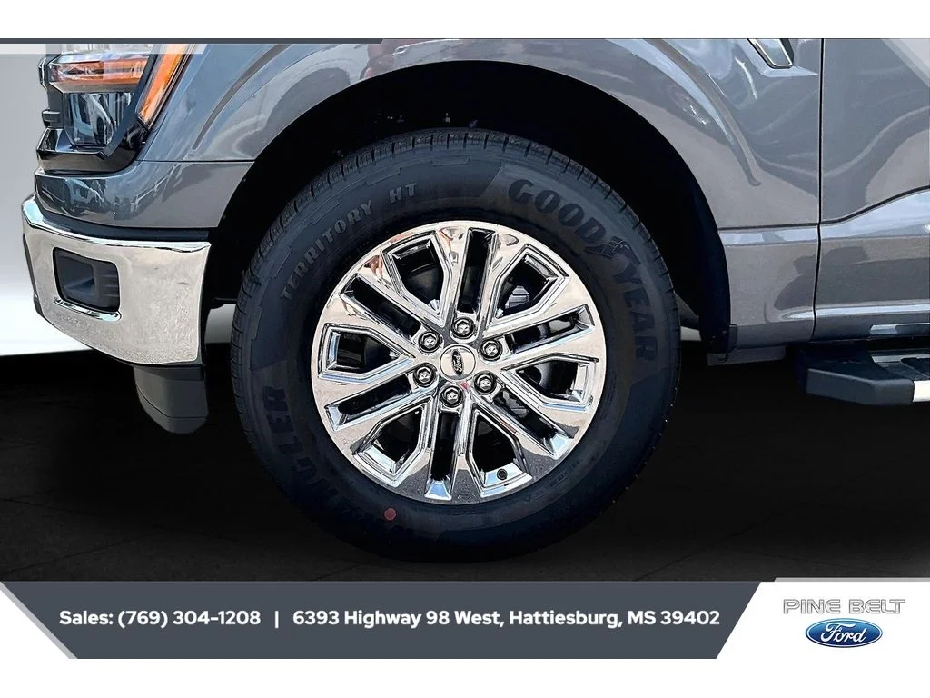 New 2026 Carbonized Gray Metallic Ford XLT image 7