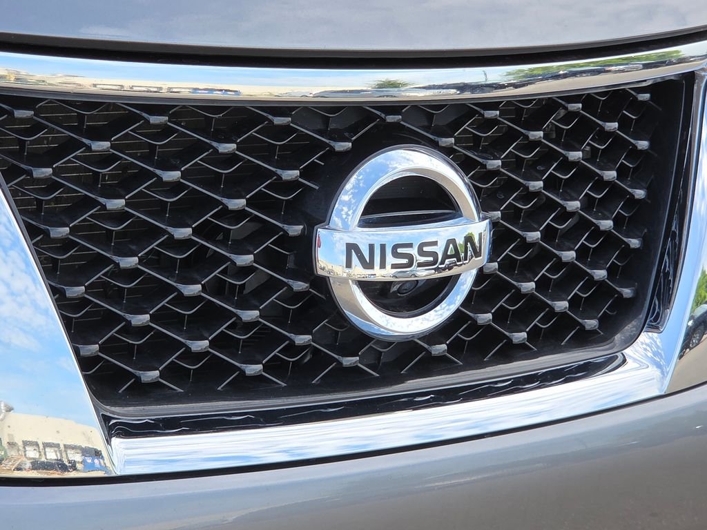 Used 2015 Gray Nissan SL image 14