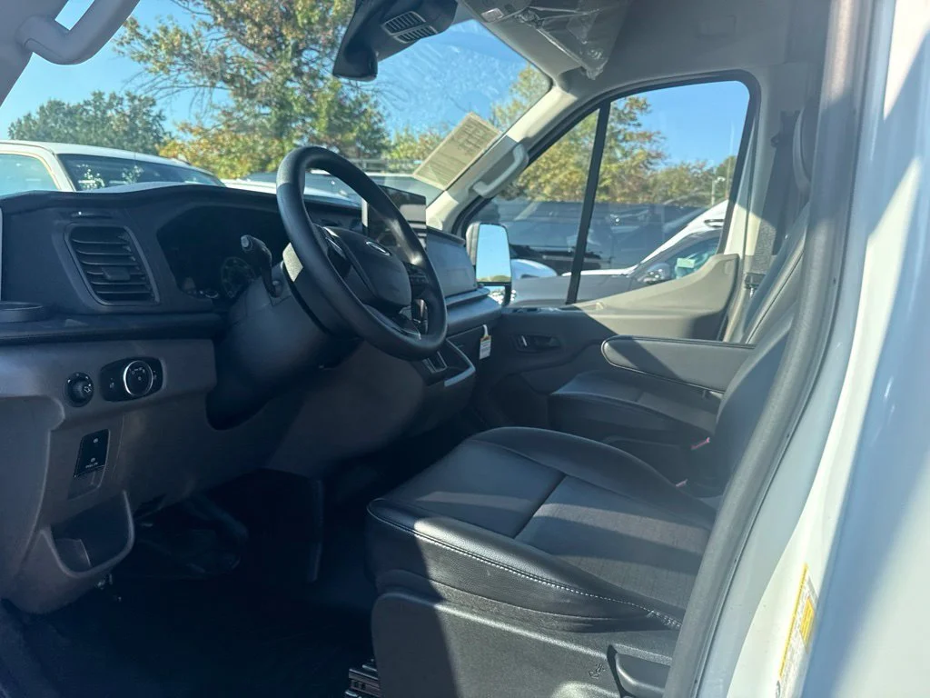 Used 2025 White Ford Base image 3