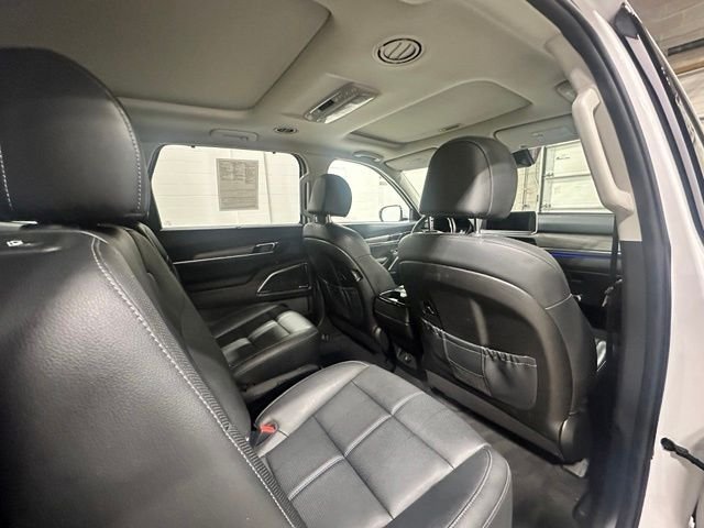 Used 2022 White Pearl Kia SX image 16