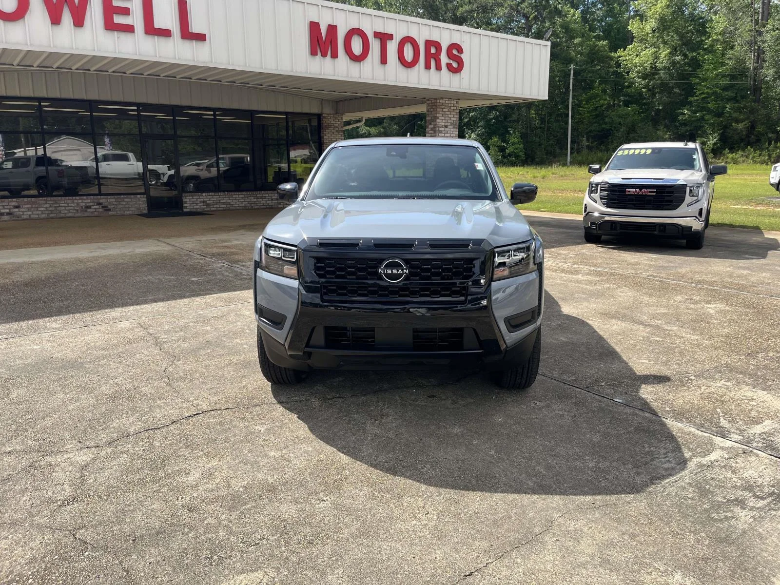 New 2026 Boulder Gray Pearl Nissan Crew Cab SV image 2