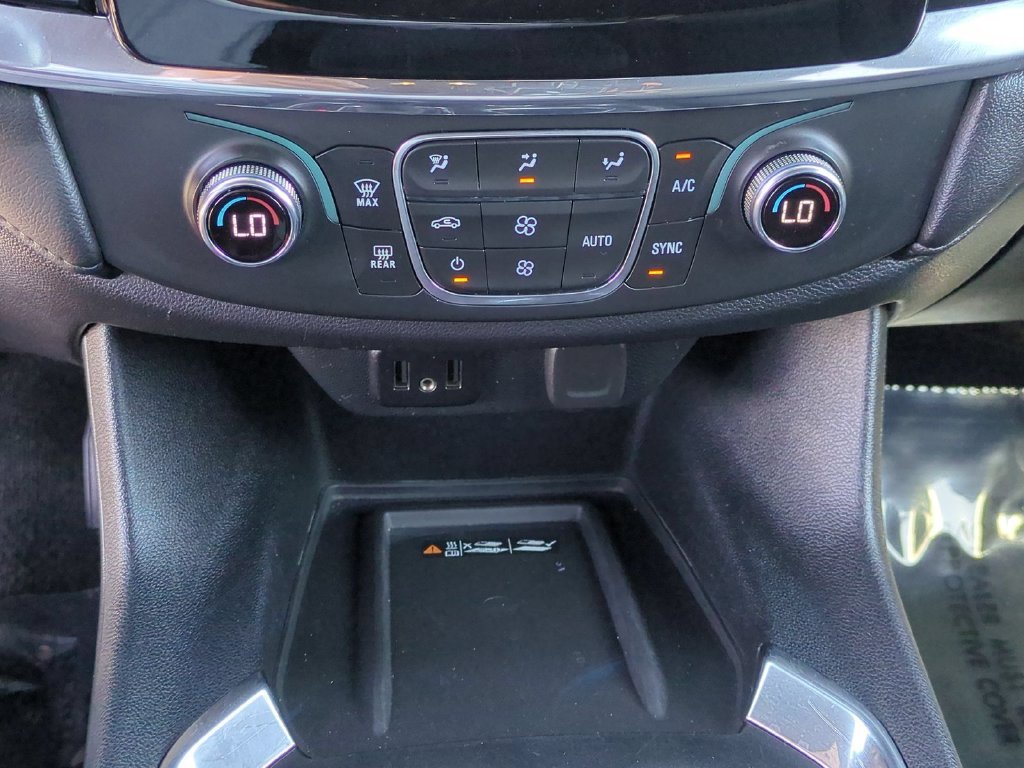 Used 2023 Silver Sage Metallic Chevrolet LT Cloth image 18