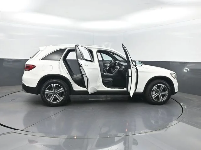Used 2022 White Mercedes-Benz GLC 300 image 37