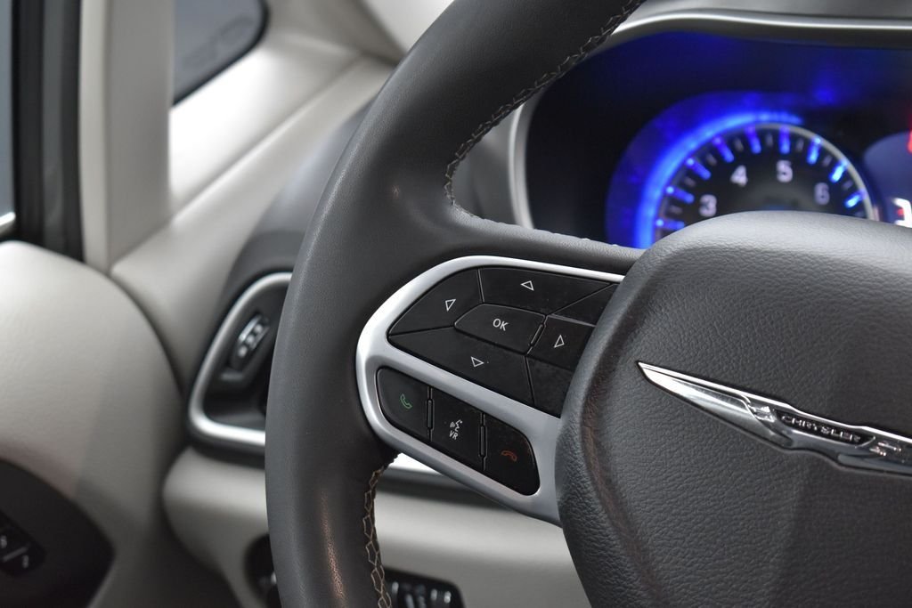 Used 2023 White Chrysler Touring L image 17