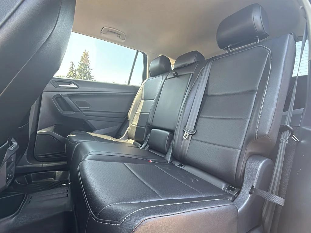Used 2019 Deep Black Pearl Volkswagen SE image 27