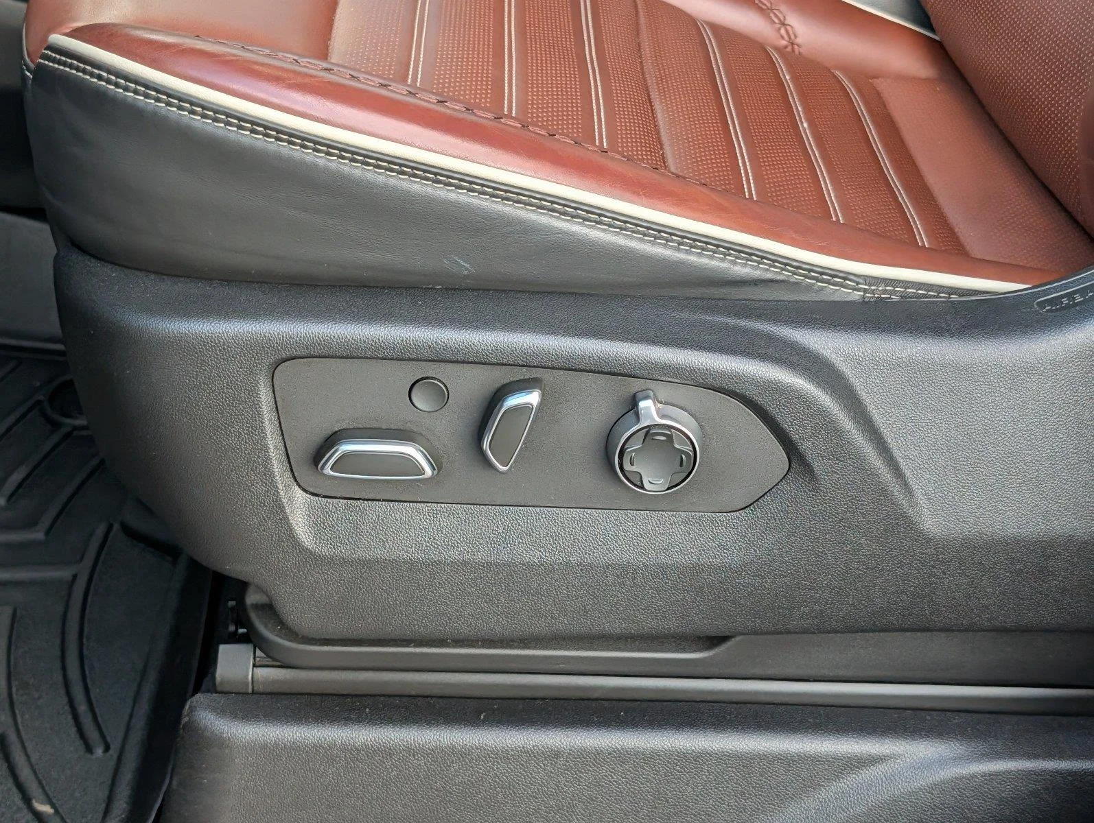 Certified Used 2023 TITANIUM RUSH METALLIC GMC Denali Ultimate image 11