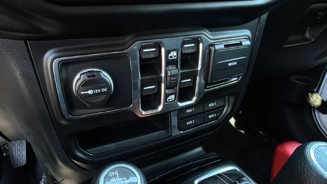 Used 2020 White Jeep Overland image 34