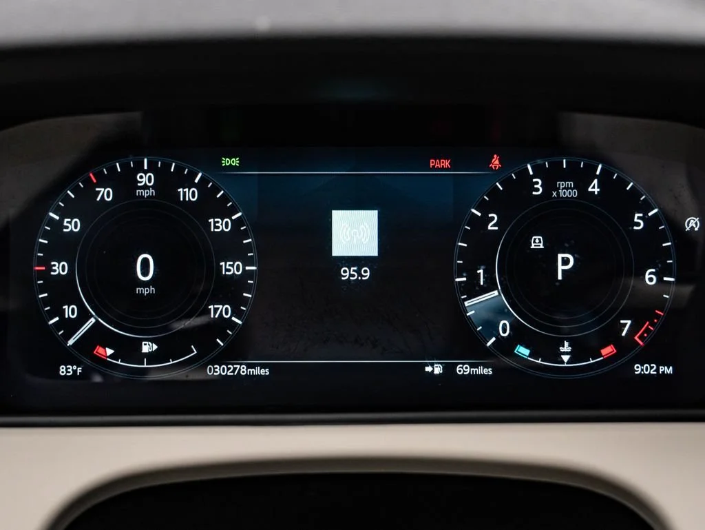 Used 2022 SVO Premium Palette Blue Land Rover R-Dynamic HSE image 33