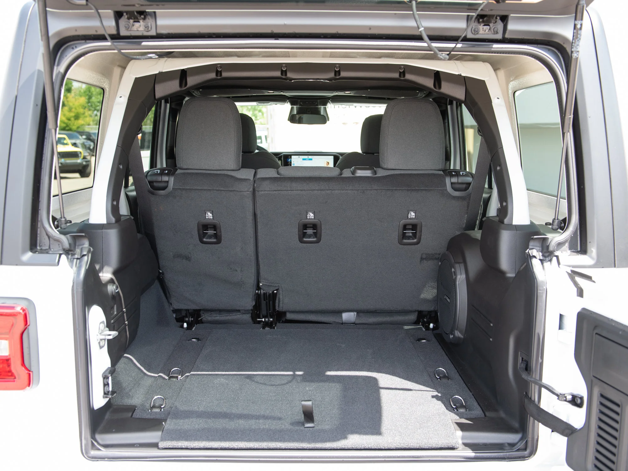 New 2026 White Jeep Willys* 4 Door 4x4, Rear Locker, Safety Group, Heated Seats/Wheel image 22