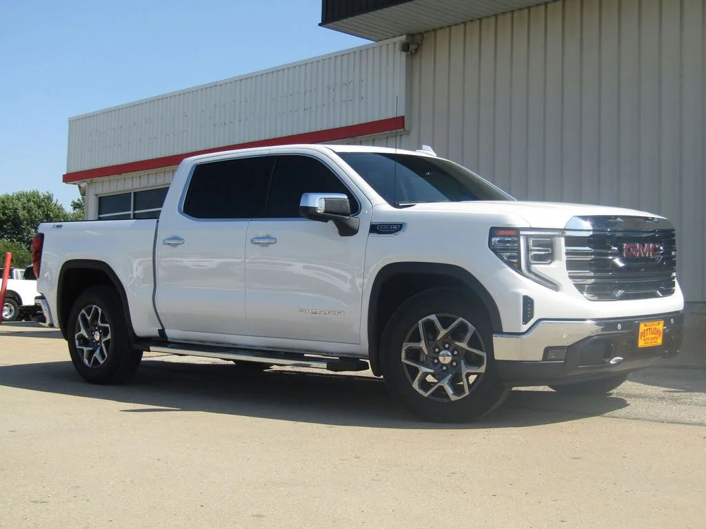 Used 2024 White GMC SLT image 1
