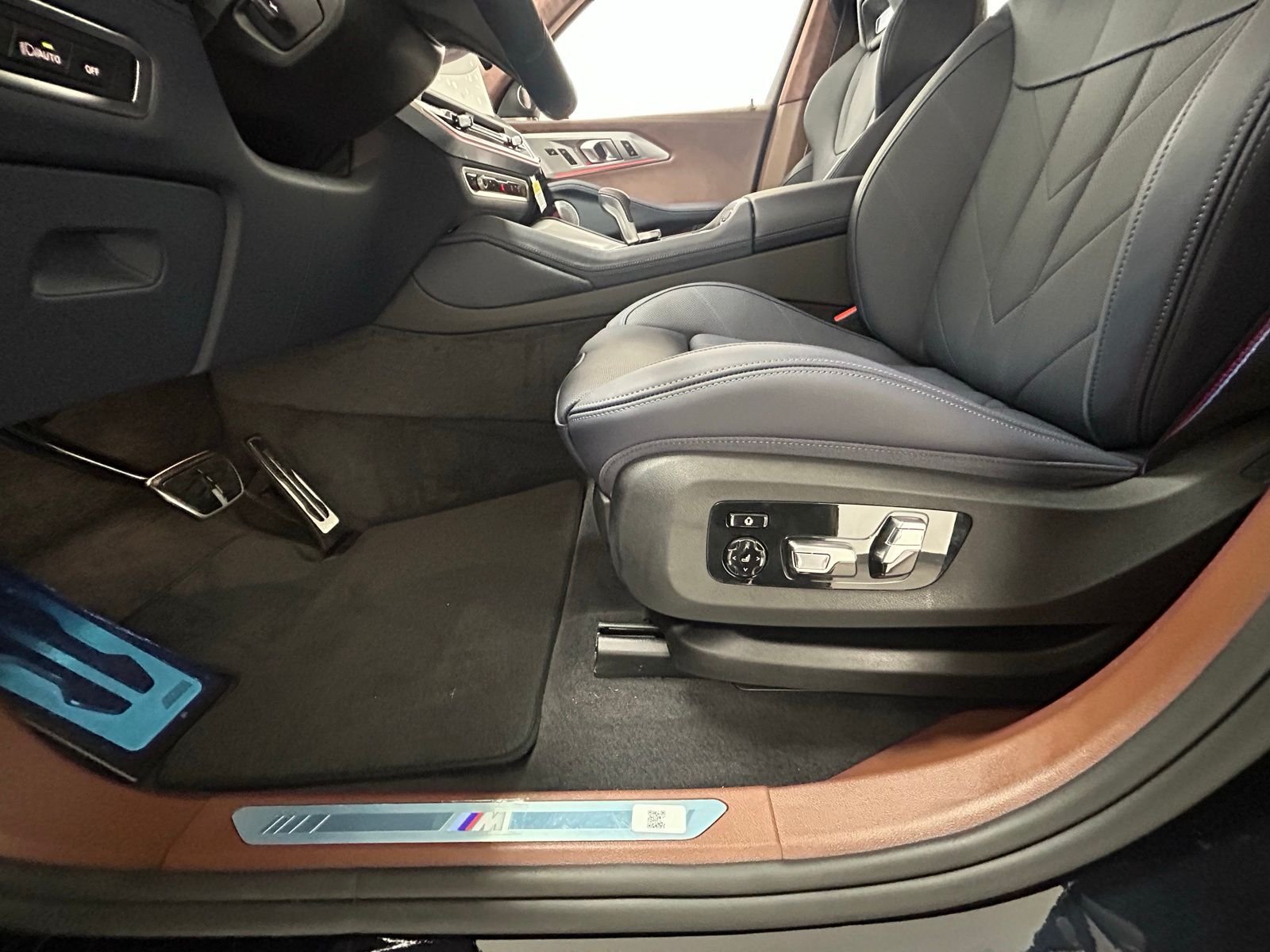 New 2026 Carbon Black Metallic BMW Label image 32