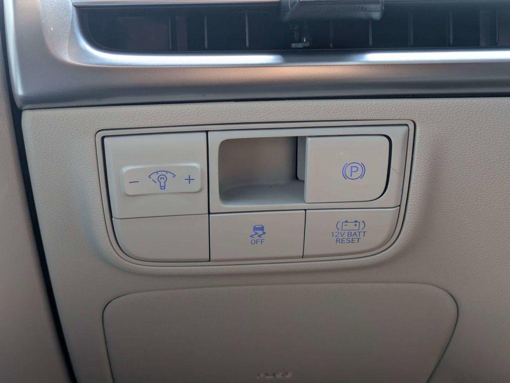 New 2026 White Hyundai Blue image 24