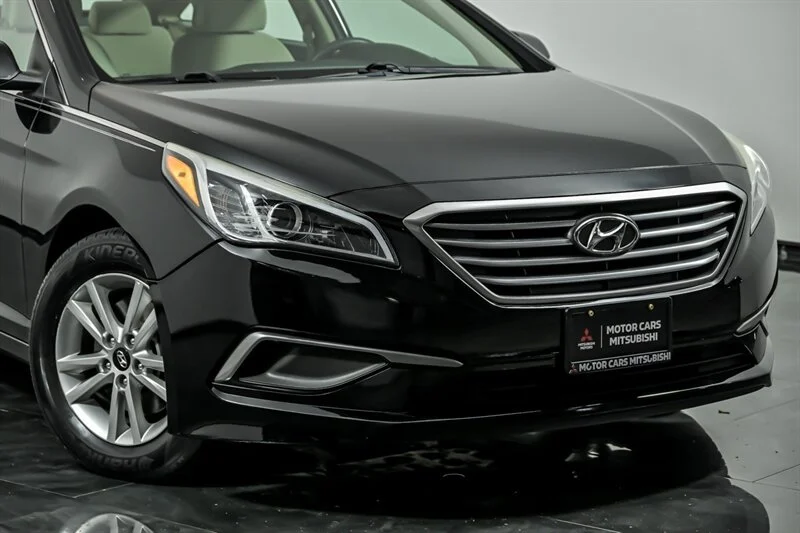 Used 2017 Phantom Black Hyundai  image 2