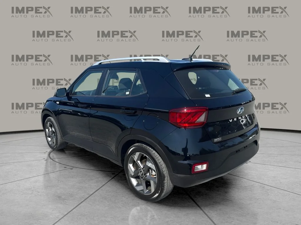 Used 2024 Black Hyundai SEL image 3