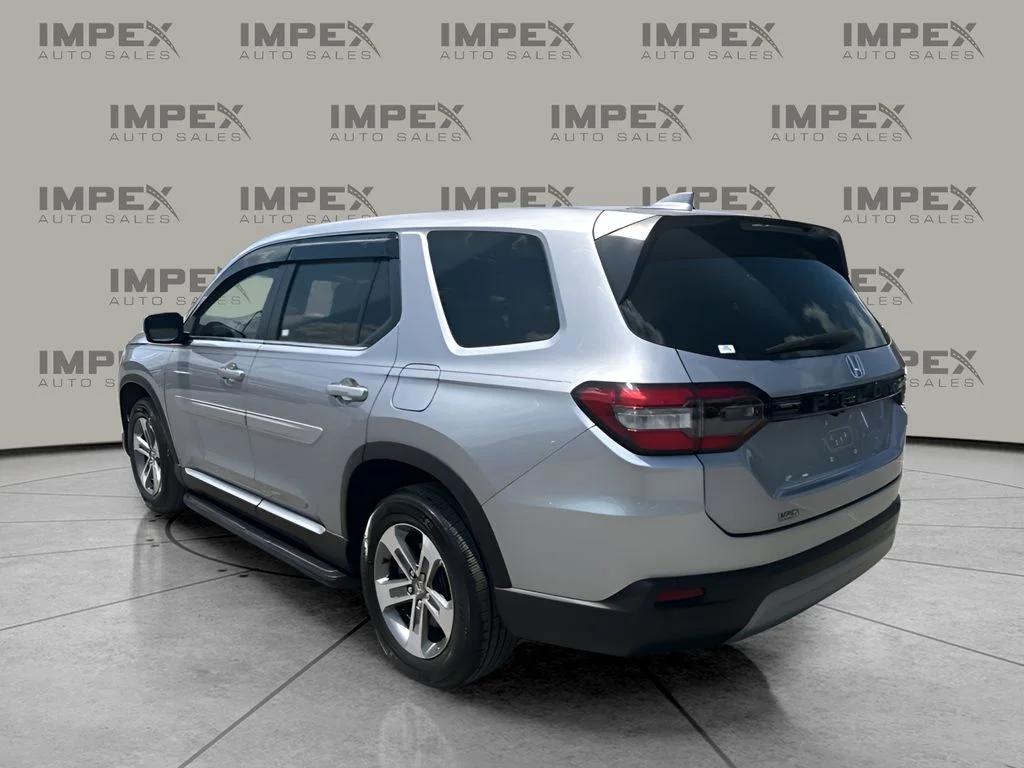 Used 2023 Silver Honda EX-L image 3