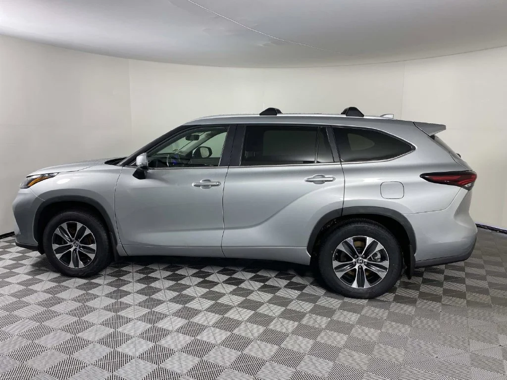 Used 2024 Silver Toyota XLE image 5