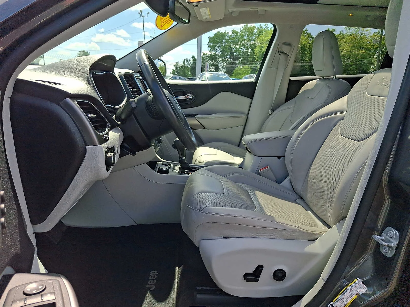 Used 2019 Granite Crystal Clearcoat Metallic Jeep Limited image 13
