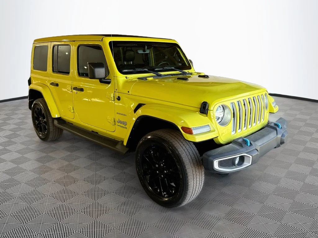 Used 2022  Jeep Unlimited Sahara 4xe image 4