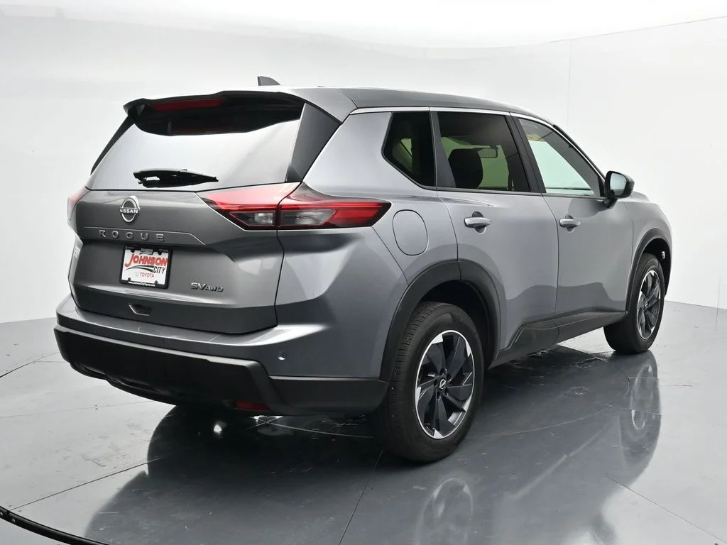 Used 2024 Gray Nissan SV image 7