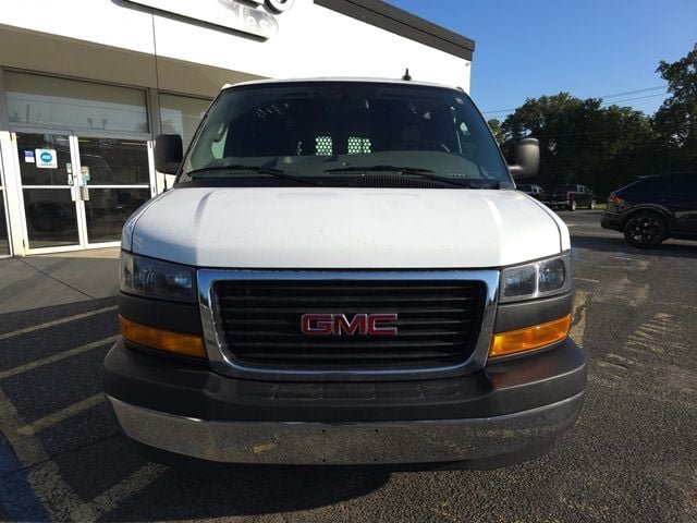 2023 Gmc Savana Cargo 2500 photo 2