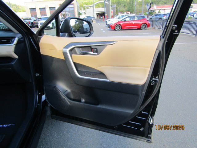 Used 2025 Midnight Black Metallic Toyota XLE Premium image 29