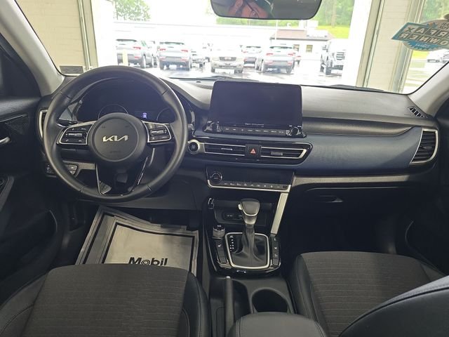 Used 2022  Kia Nightfall image 11