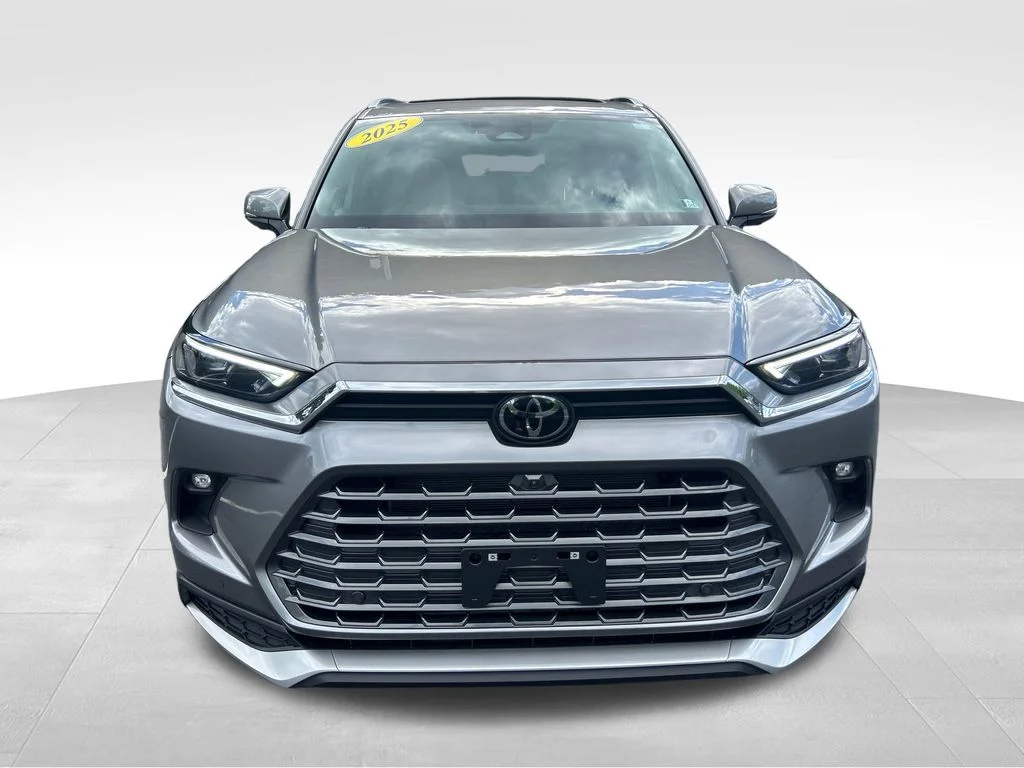 Certified Used 2025  Toyota MAX Platinum image 8