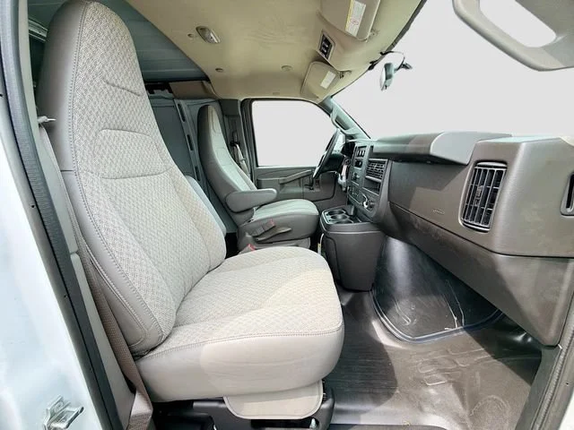 2025 Chevrolet Express Cargo Work Van - Photo 28