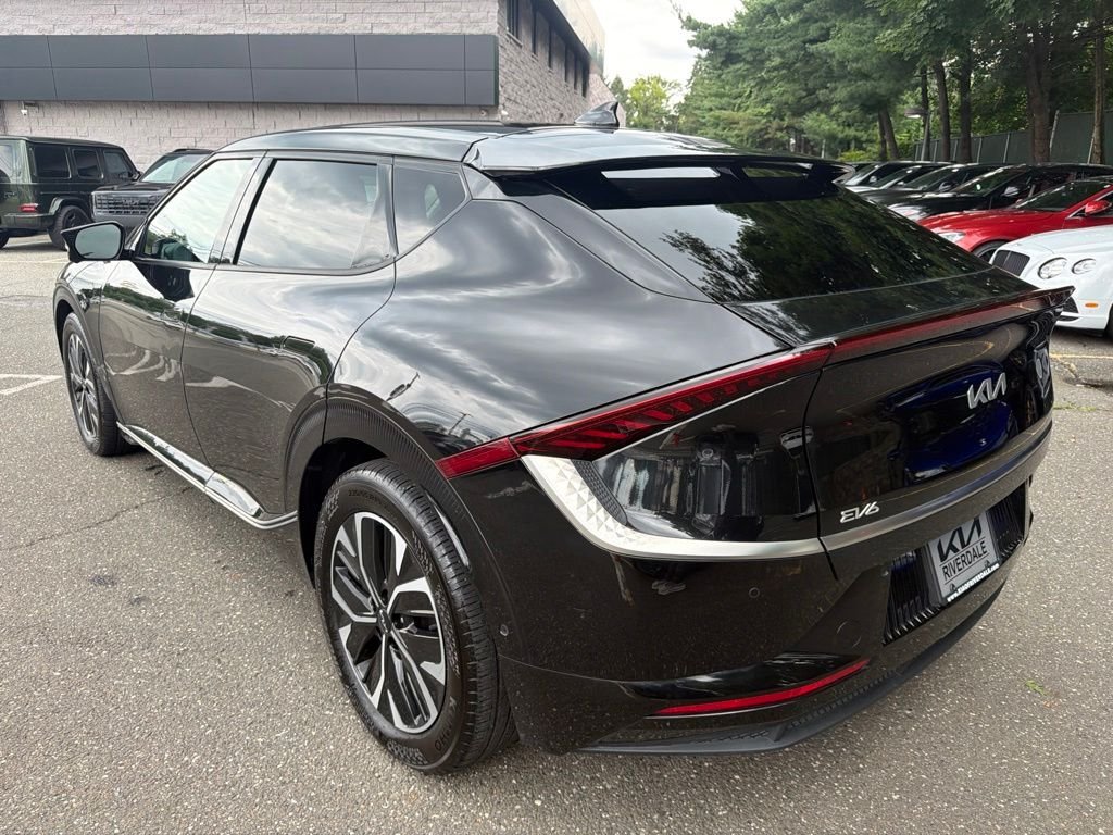 Used 2023 Black Kia Wind image 6