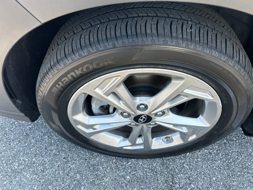 Used 2023 Gray Hyundai SEL image 8