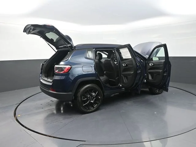 New 2026 Fathom Blue Pearl-Coat Exterior Paint Jeep Latitude image 38