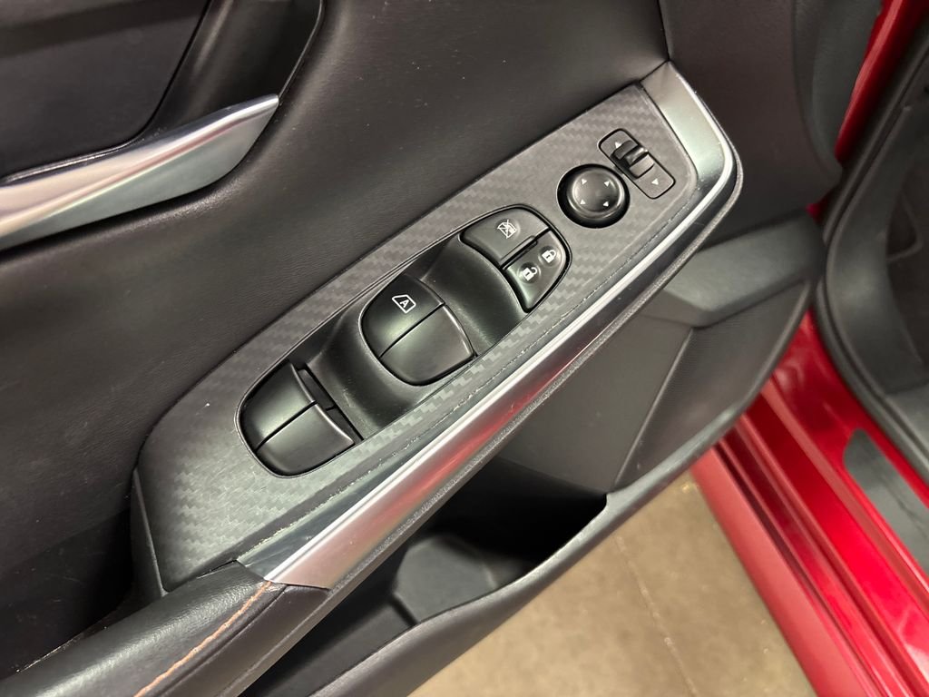 Used 2022 Red Nissan SR image 21