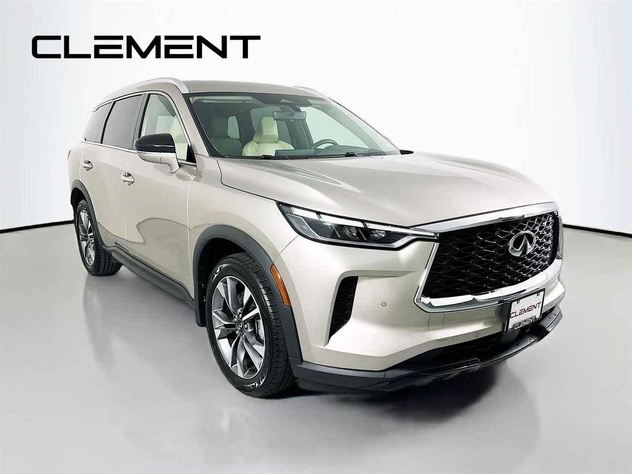 Used 2023 Warm Titanium INFINITI LUXE image 5
