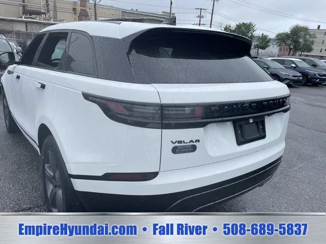 Used 2025  Land Rover Dynamic SE image 9