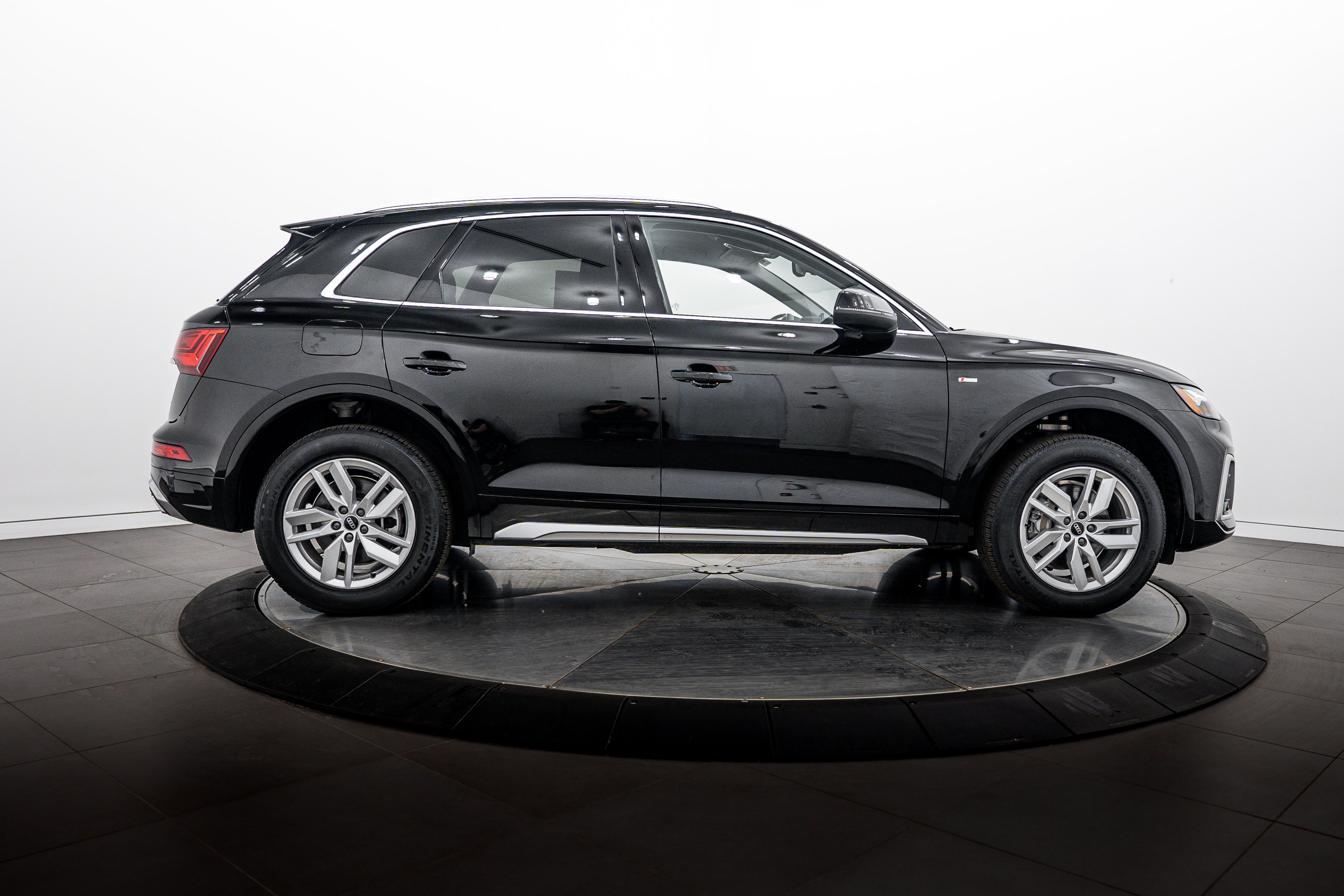 Certified Used 2023 Mythos Black Metallic Audi S line Premium image 3