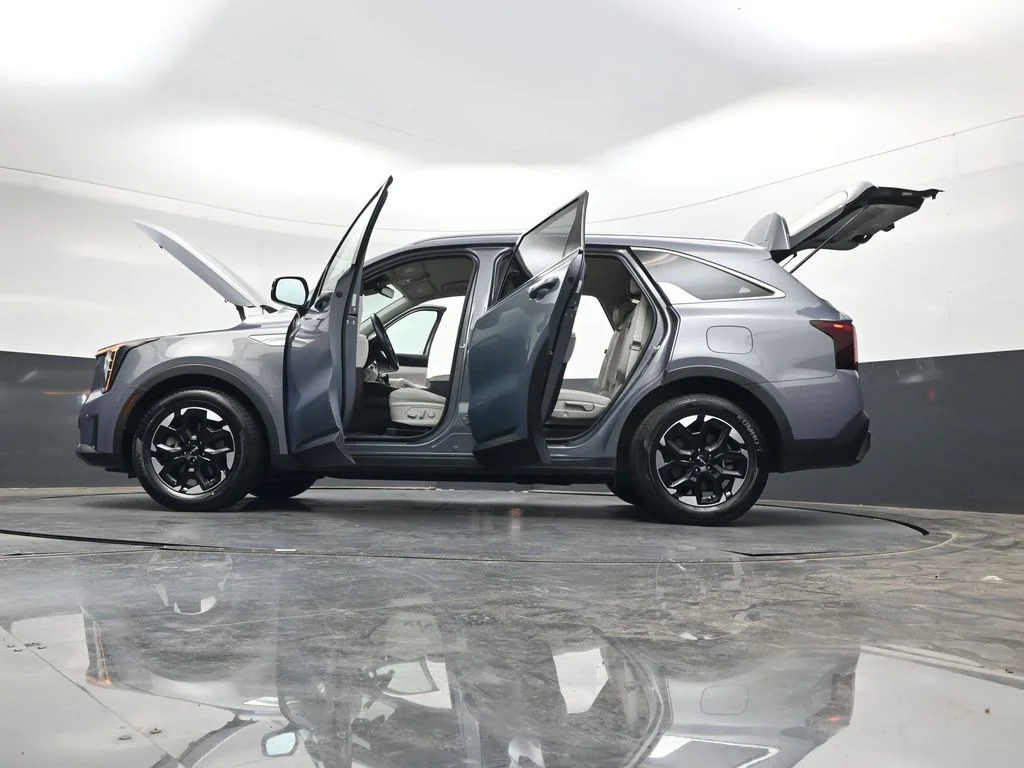 Used 2025 Silver Kia S image 40