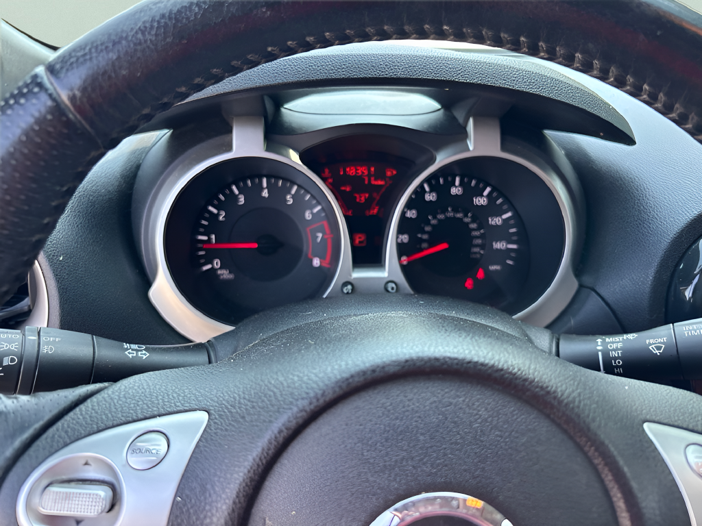 Used 2013 White Nissan SL image 23