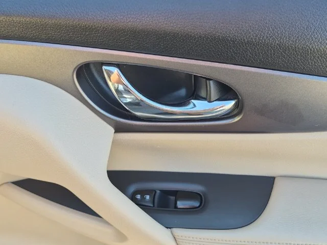 Used 2016 Blue Nissan SV image 36