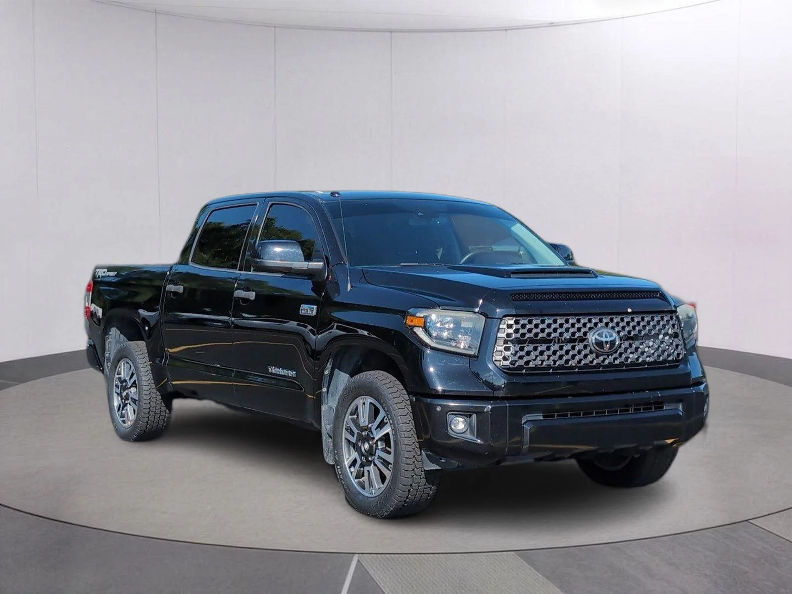 Used 2019 Midnight Black Metallic Toyota SR5 image 9