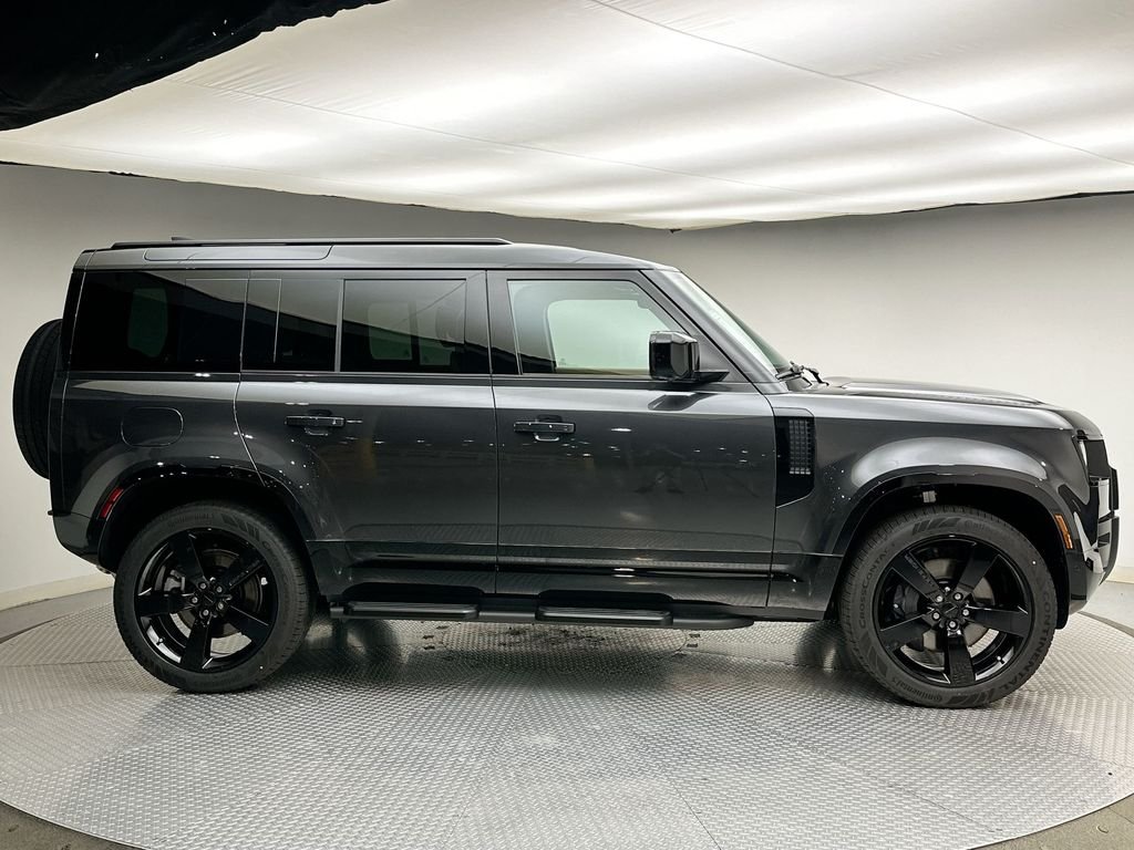 New 2026 Carpathian Grey Land Rover X-Dynamic SE image 4